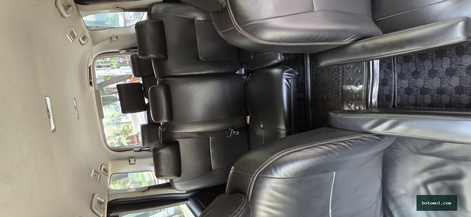SELL TOYOTA NOAH X SMART 2013